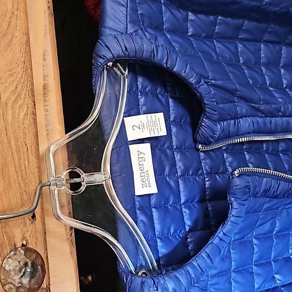 Royal Blue Chico’s size 2 Short puffer - Picture 2 of 3